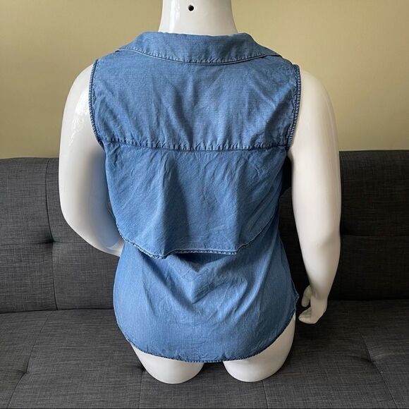 Chambray Button Up Sleeveless Top - Picture 4 of 4